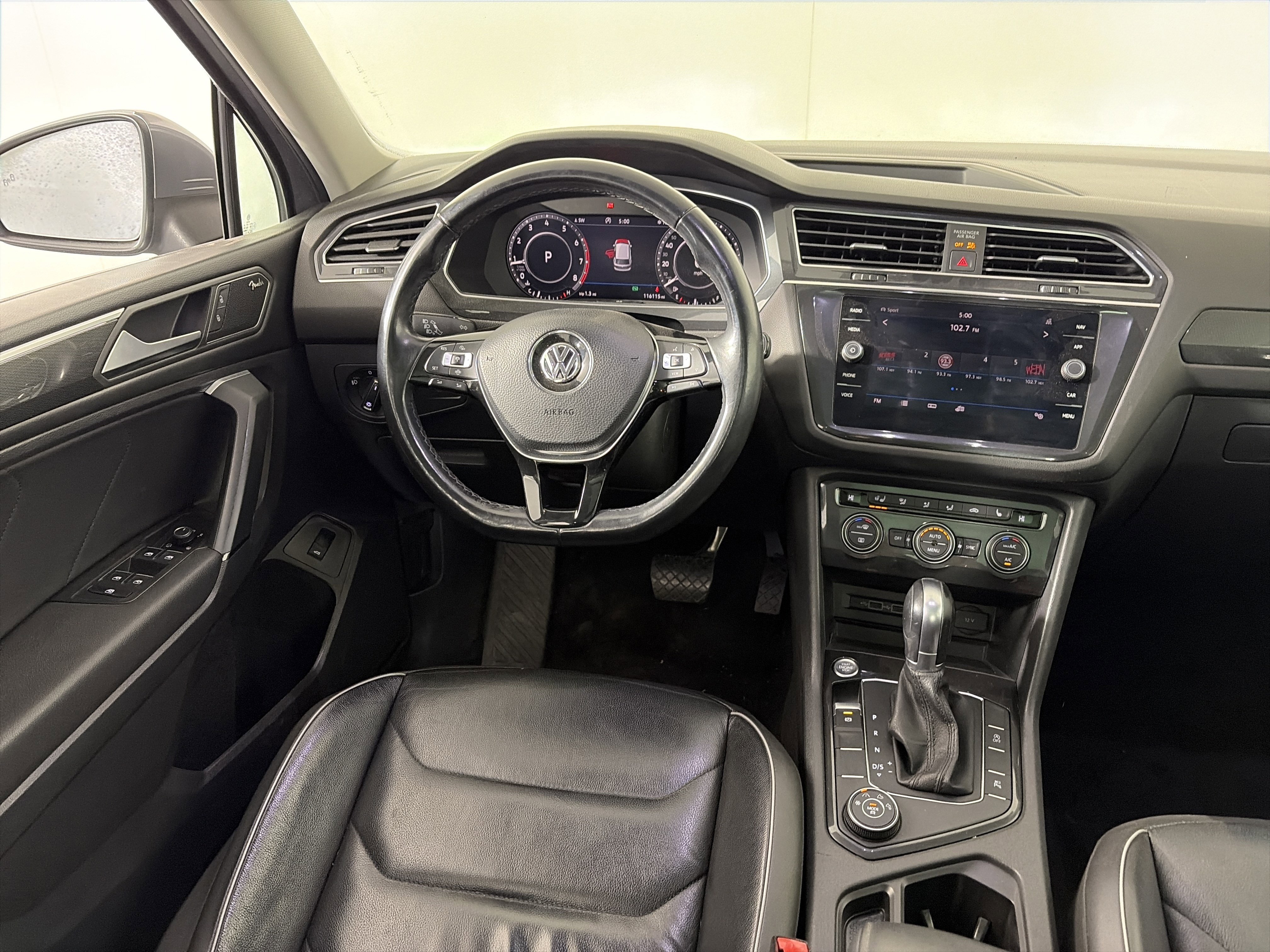 Used 2019 Volkswagen Tiguan SEL Premium image 38