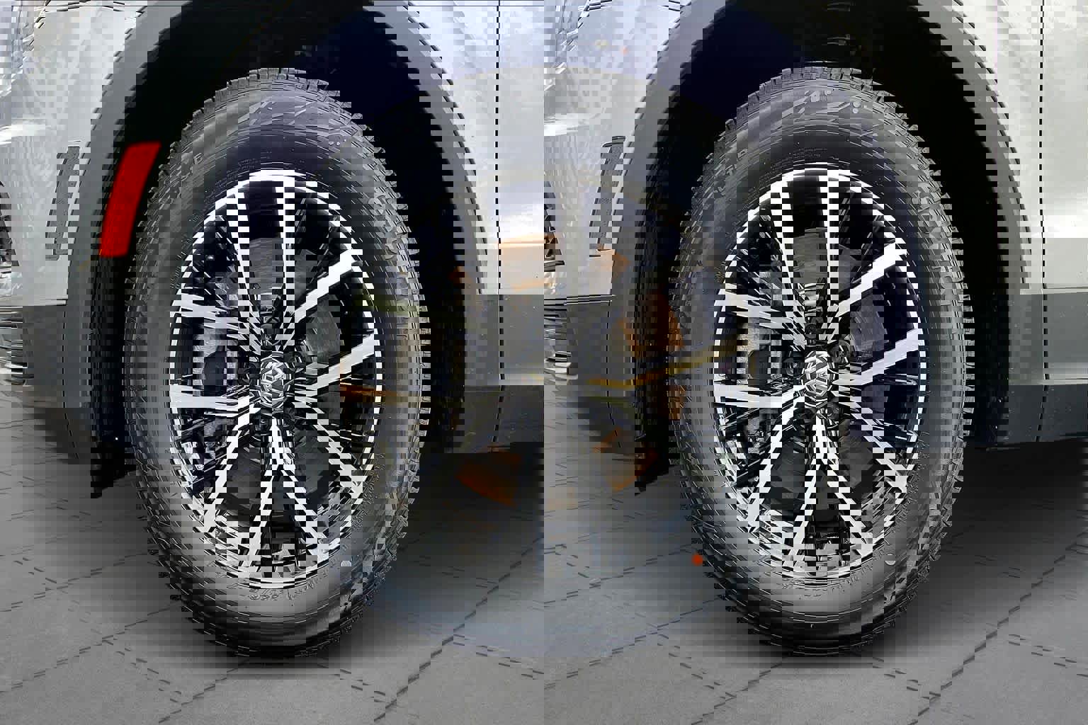 Used 2021 Volkswagen Tiguan SE image 10