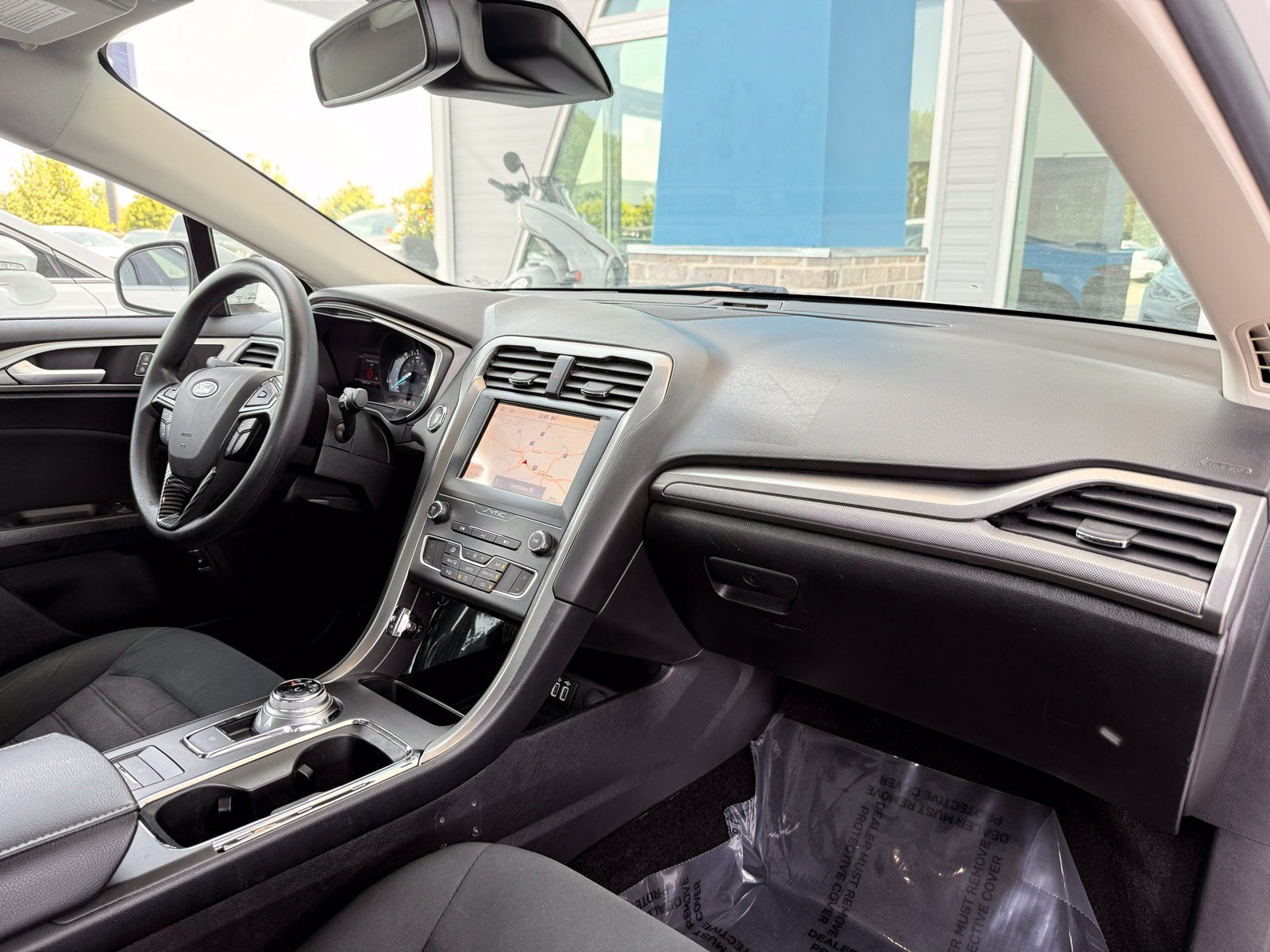 Used 2020 Ford Fusion SE FWD image 19