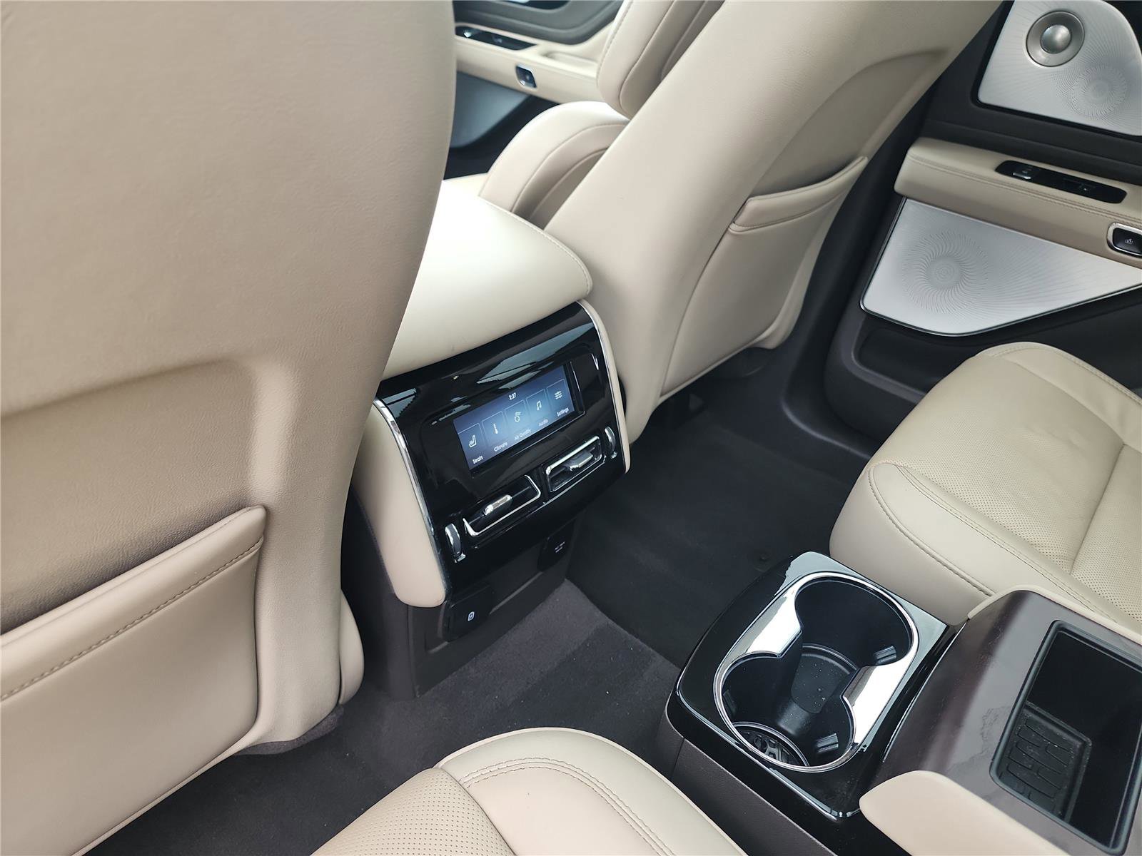 Used 2023 Lincoln Aviator Reserve w/ Equipment Group 201A AWD/4WD image 23