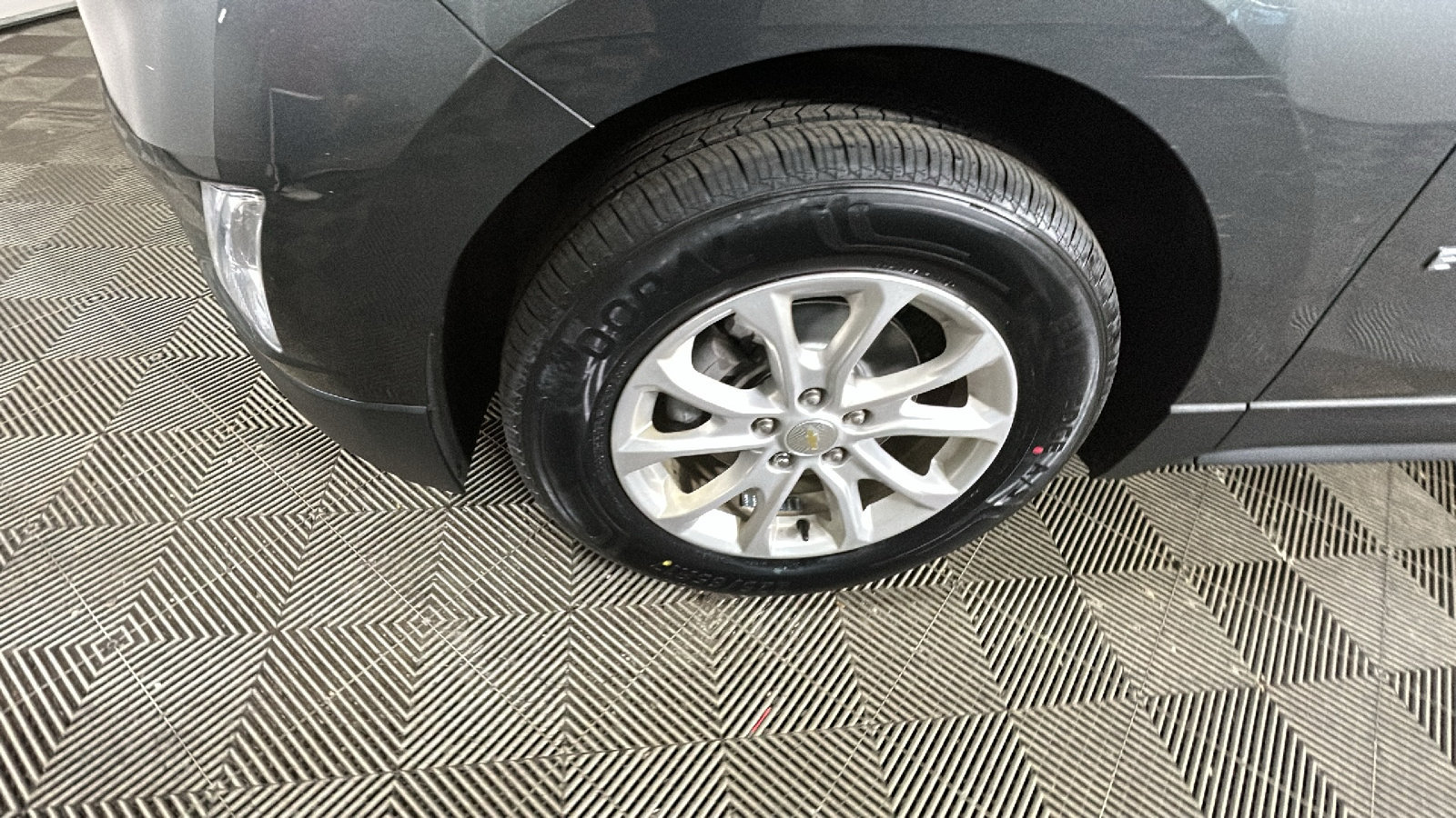 Used 2019 Chevrolet Equinox LT FWD image 11