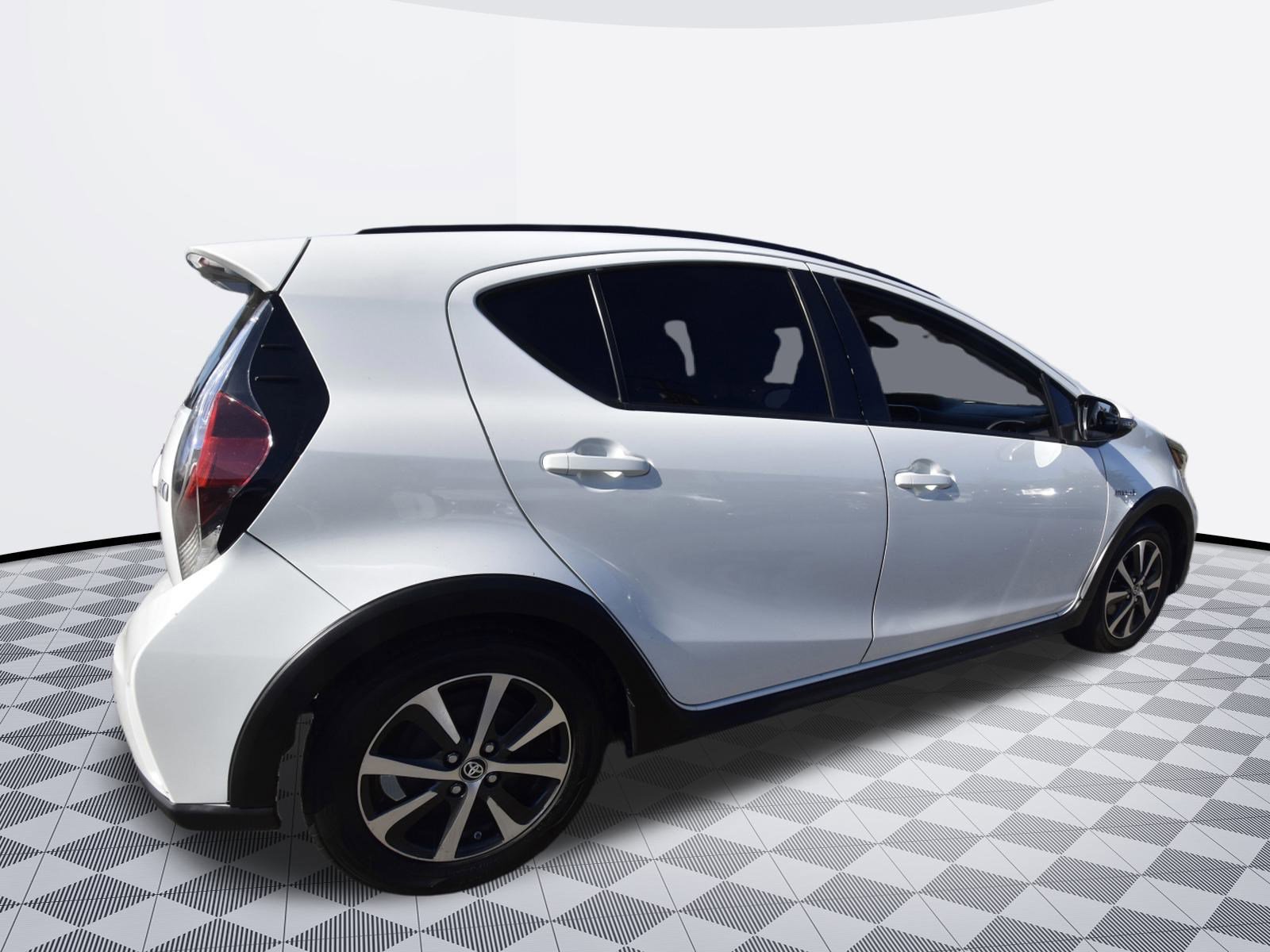 Used 2018 Toyota Prius C Two image 6