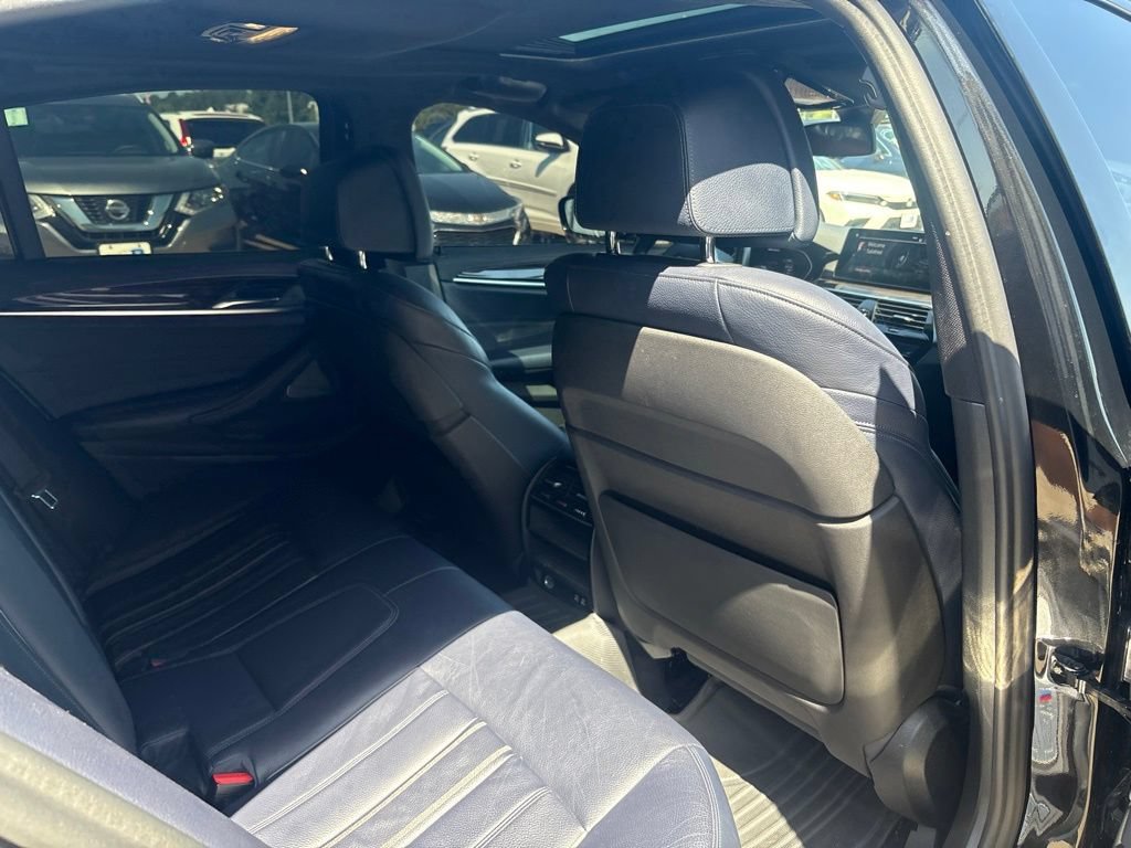 Used 2020 BMW M550i xDrive AWD/4WD image 32