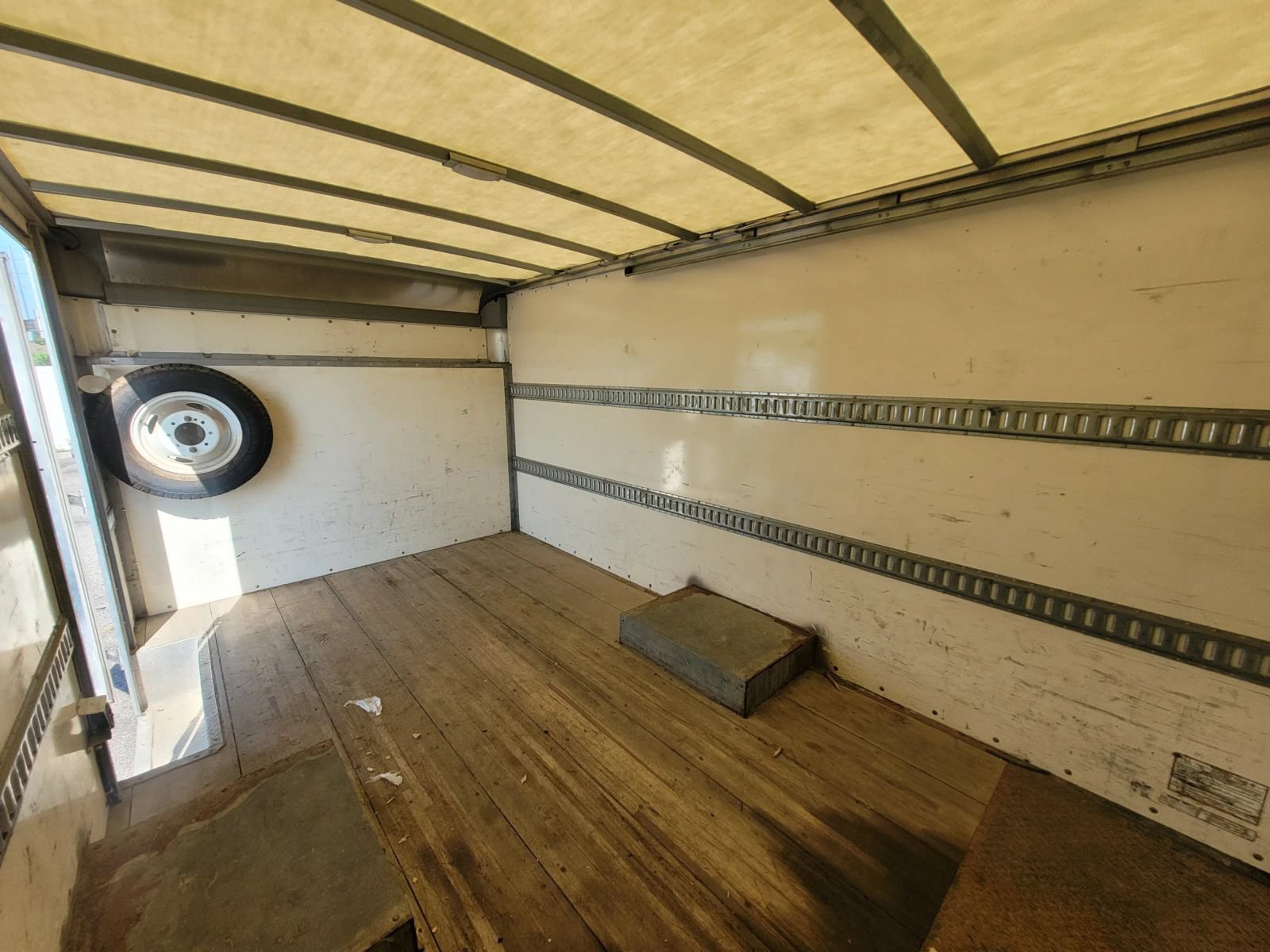Used 2021 Ford E-450 and Econoline 450 Super Duty RWD image 14