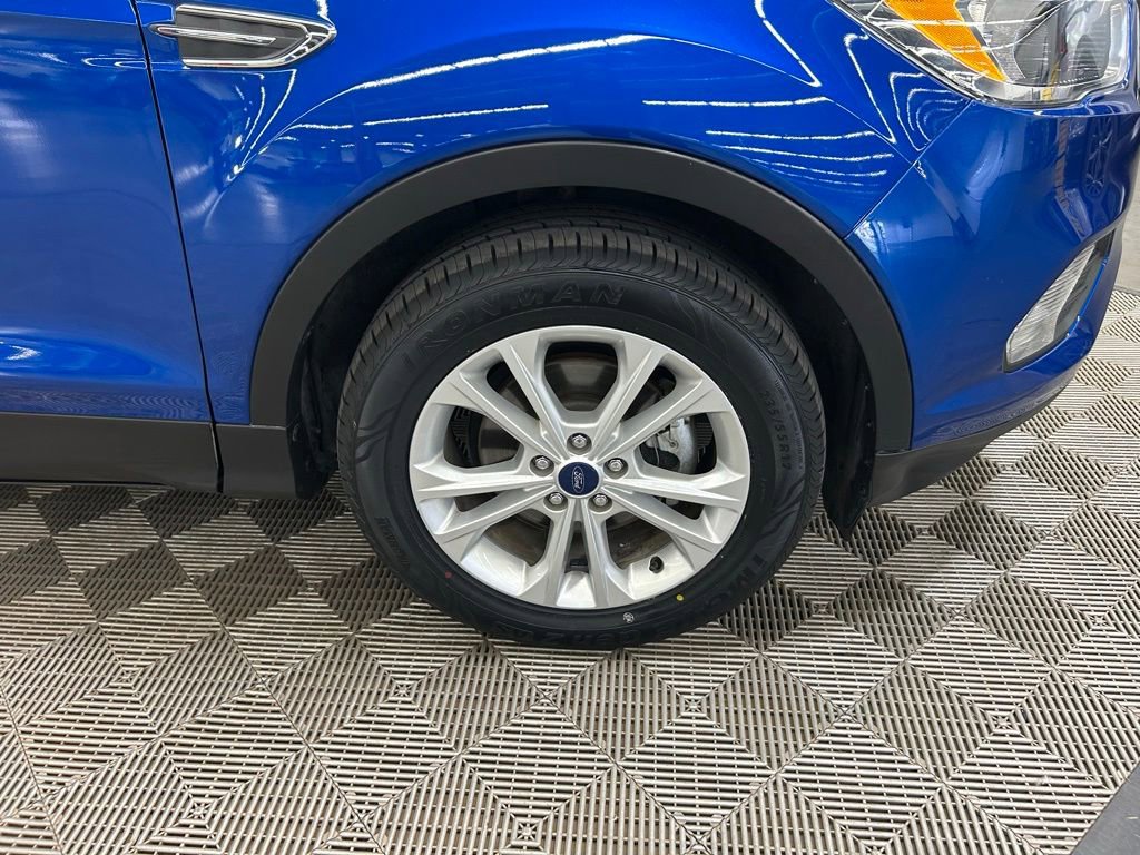 Used 2018 Ford Escape SE FWD image 2