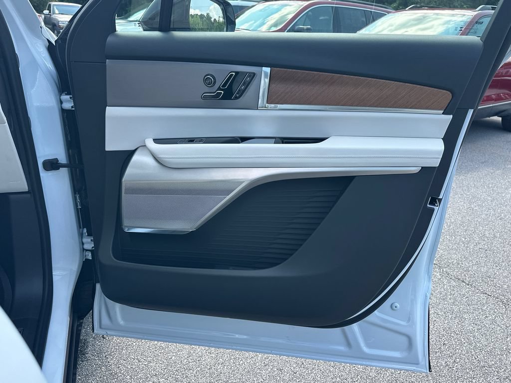 New 2027 Cadillac Vistiq Sport w/ LPO, Floor Liner Package AWD/4WD image 14