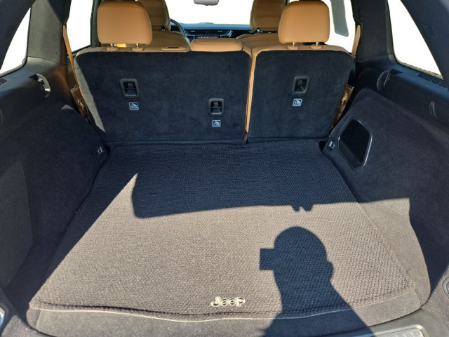 Used 2024 Jeep Grand Cherokee Summit AWD/4WD image 13