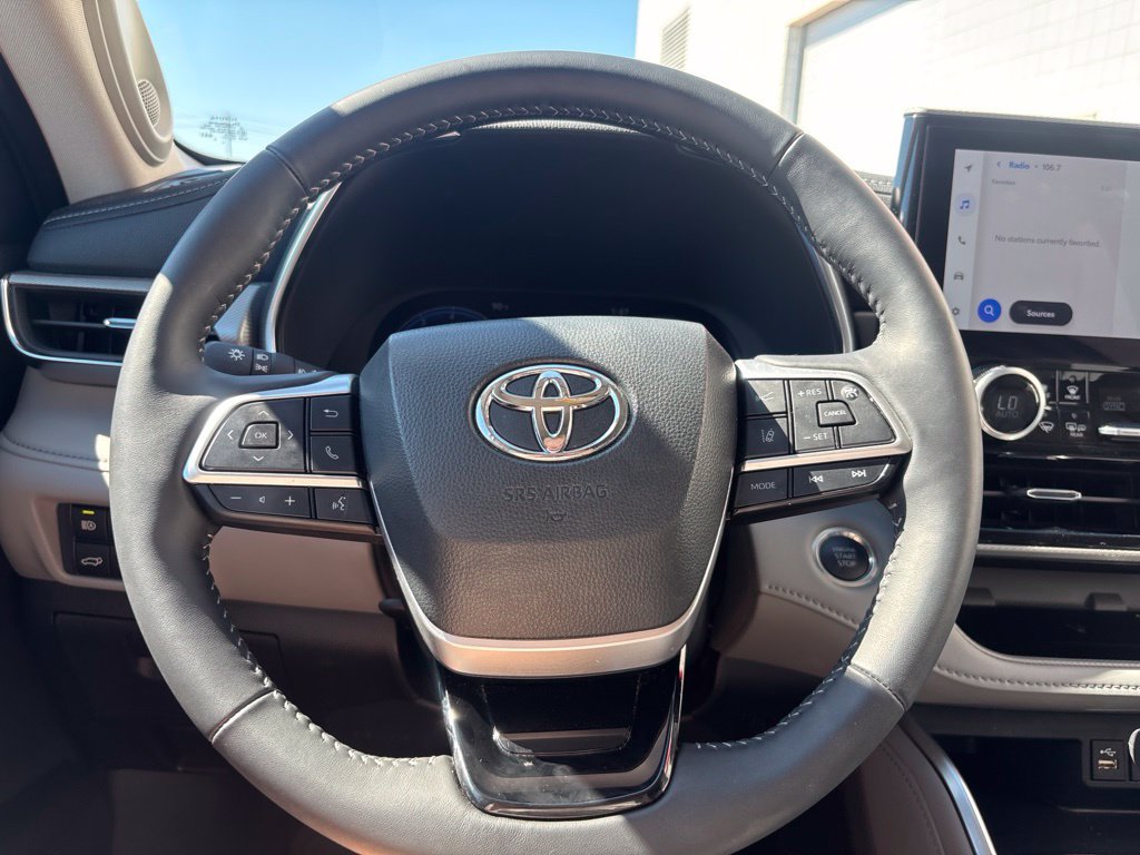 Used 2025 Toyota Highlander Platinum AWD/4WD image 21