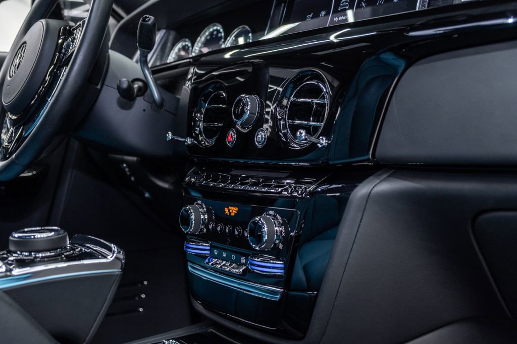 Used 2023 Rolls-Royce Phantom Sedan image 51