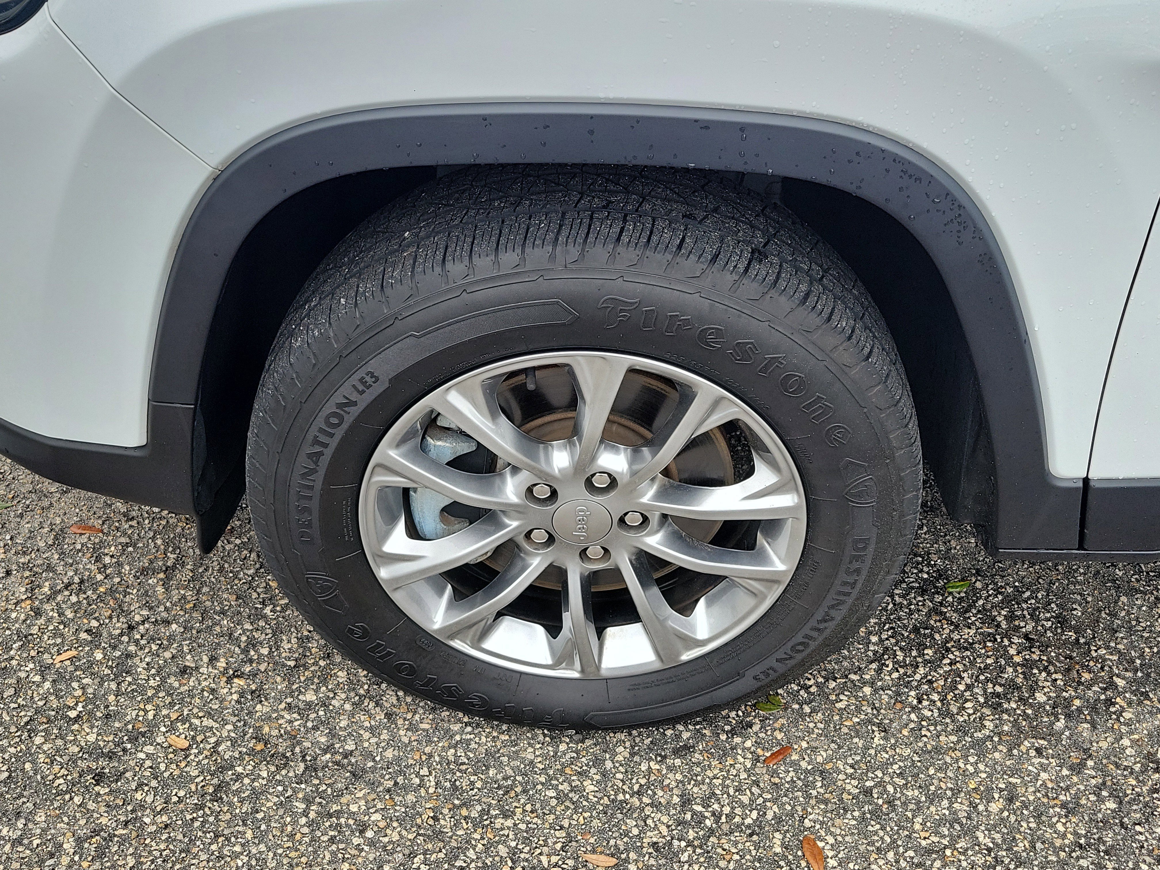 Used 2021 Jeep Cherokee Latitude Lux w/ Sun & Sound Group image 39