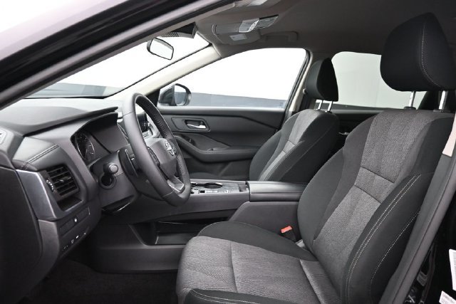 Used 2026 Nissan Rogue SV FWD image 14