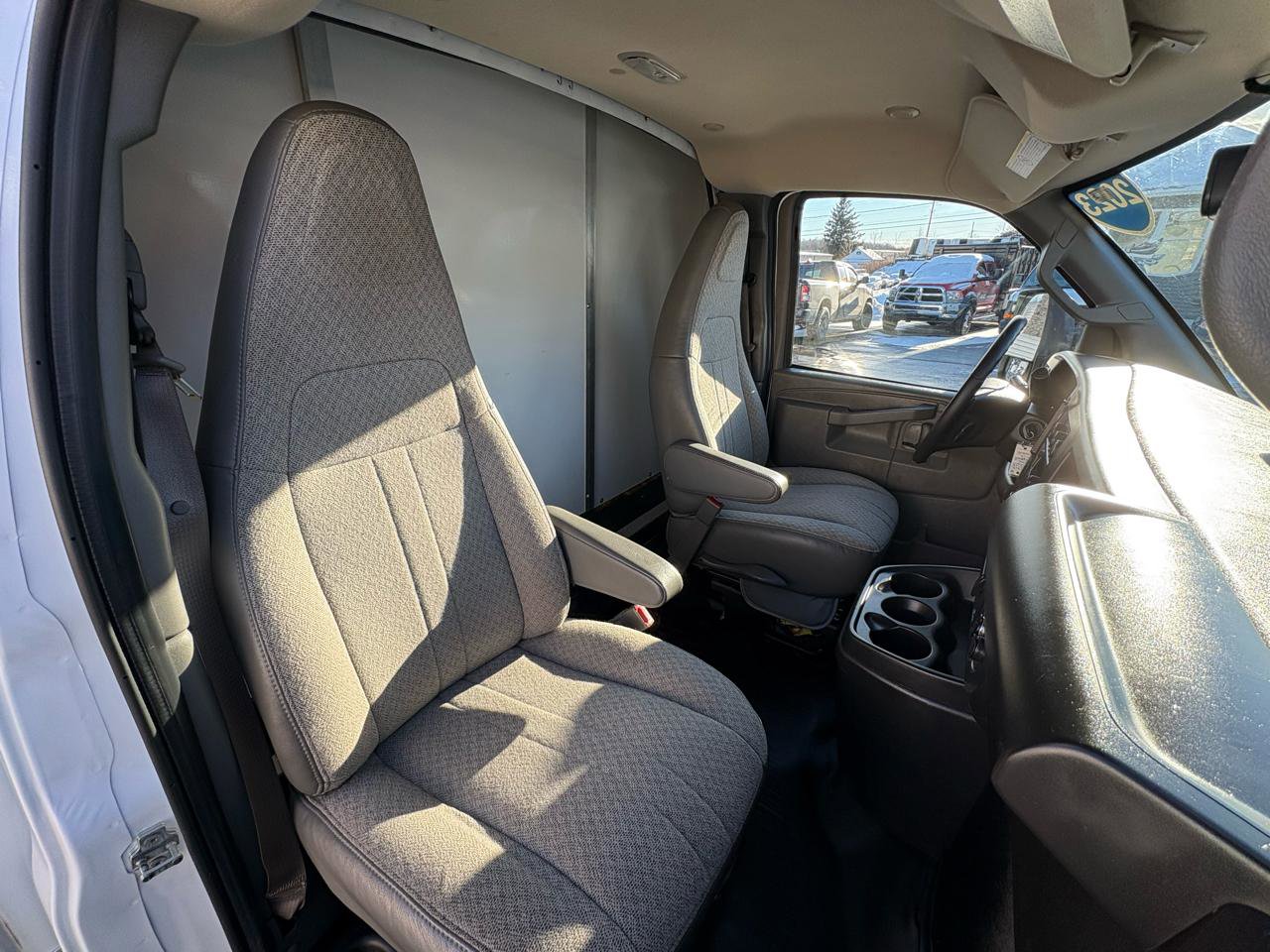 Used 2023 GMC Savana 3500 Extended w/ Power Convenience Package RWD image 16