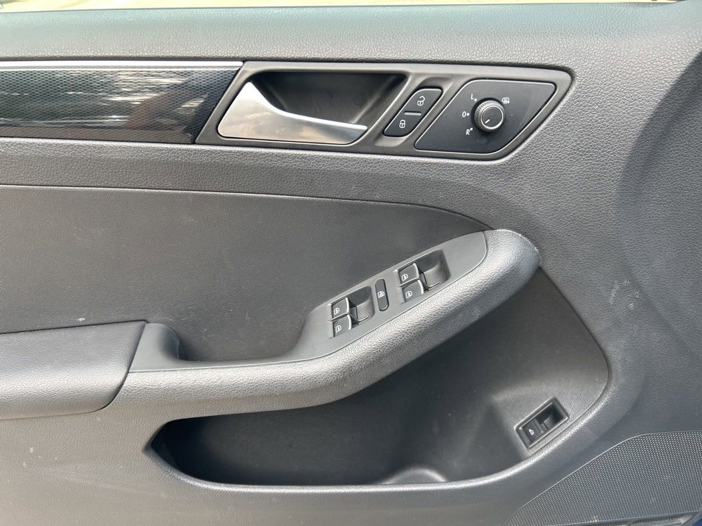 Used 2016 Volkswagen Jetta SEL FWD image 15