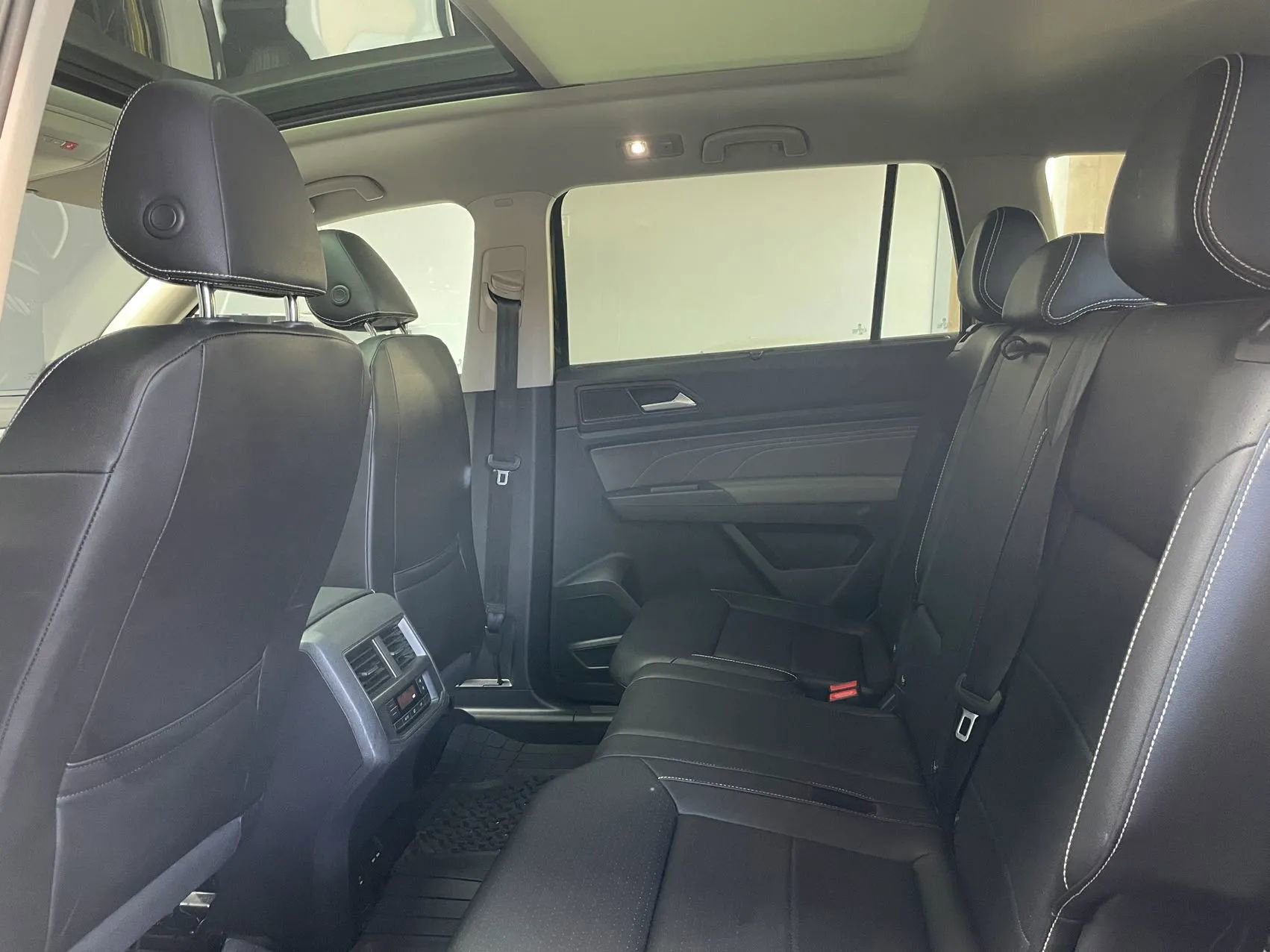 Used 2021 Volkswagen Atlas SE w/ Panoramic Sunroof Package image 12