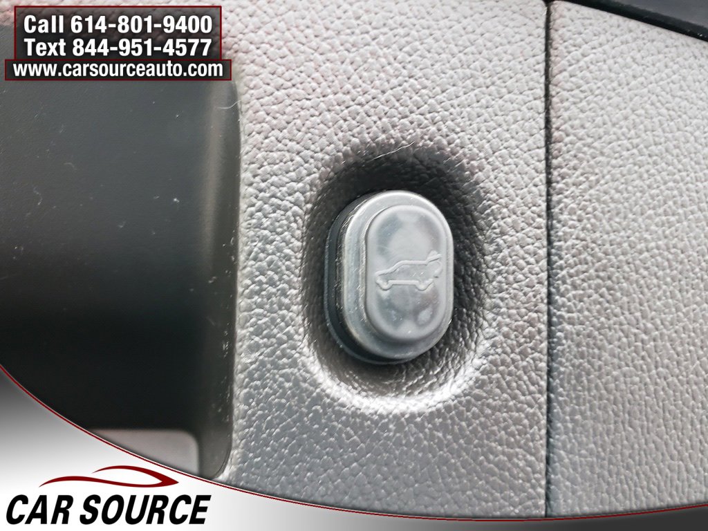 Used 2015 GMC Yukon XL SLT w/ Open Road Package image 8