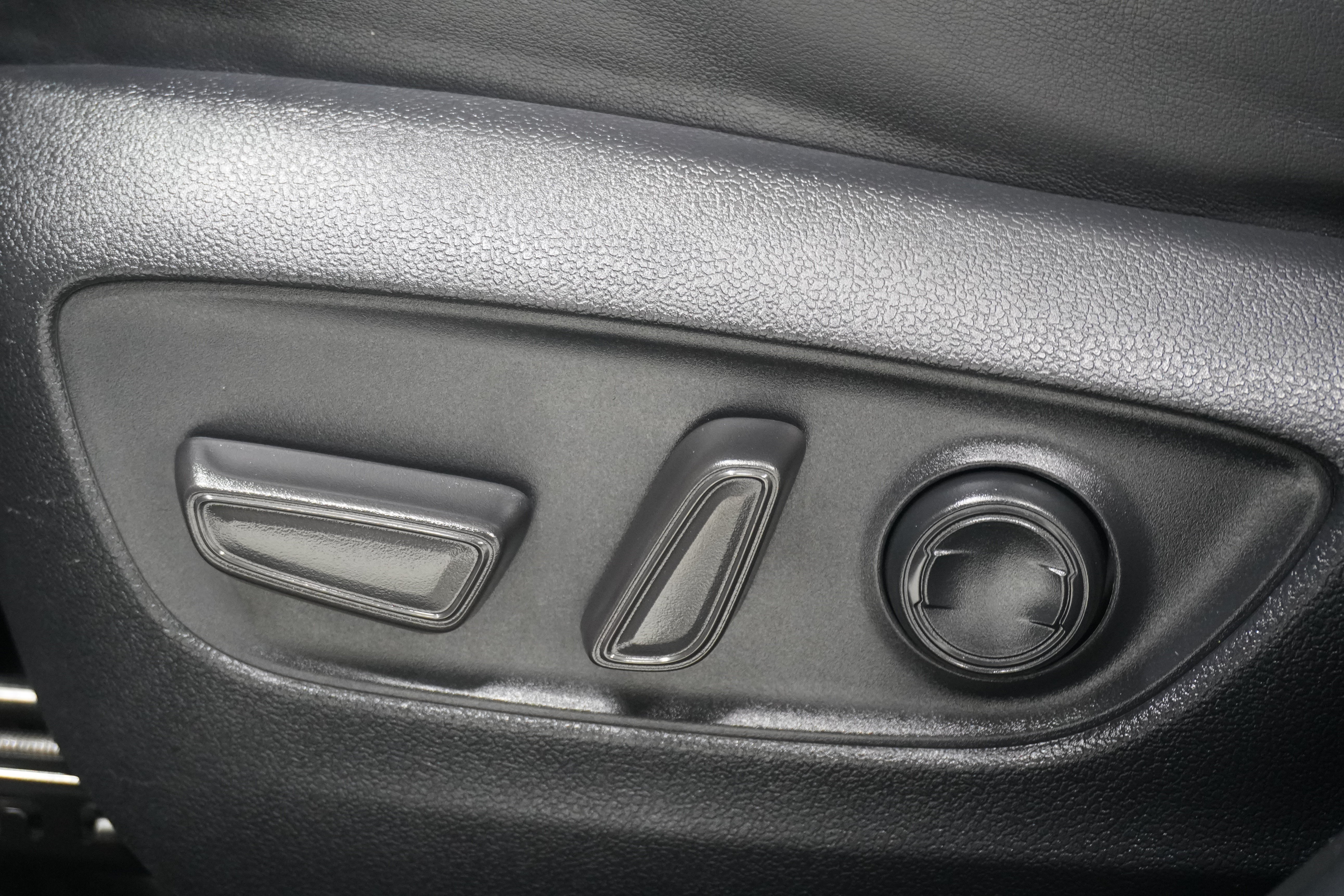 Used 2021 Toyota RAV4 XLE Premium FWD image 15