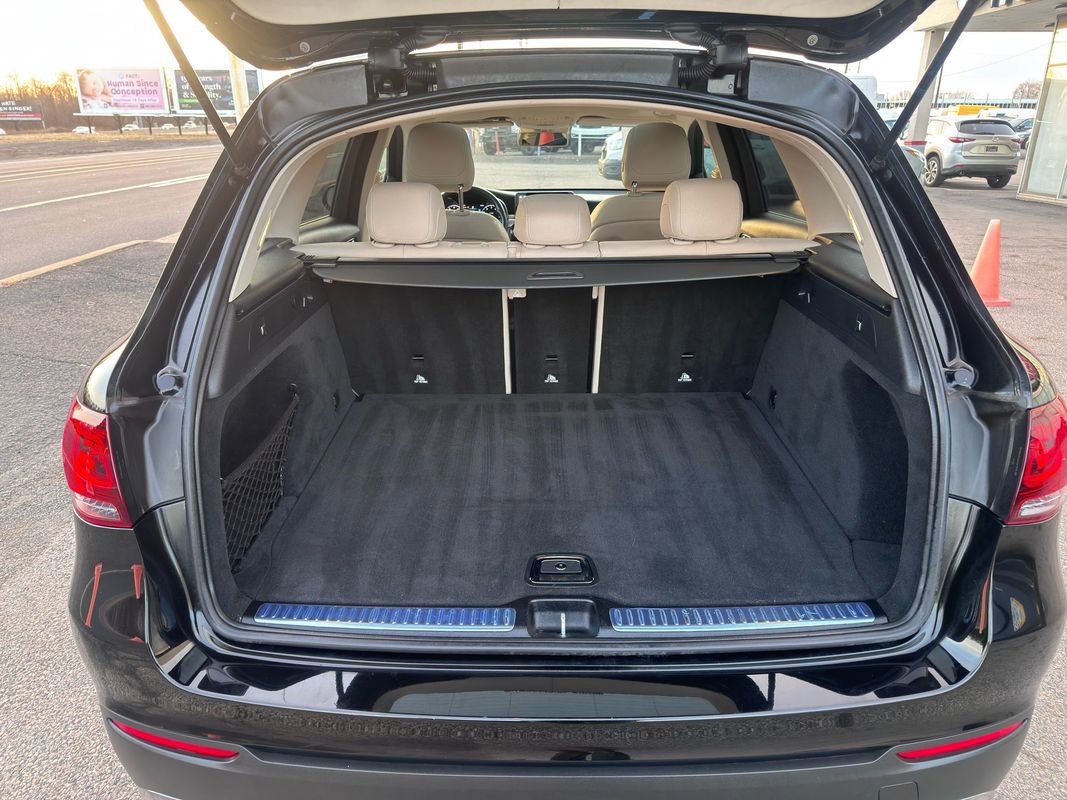 Used 2020 Mercedes-Benz GLC 300 4MATIC w/ Exterior Lighting Package image 40