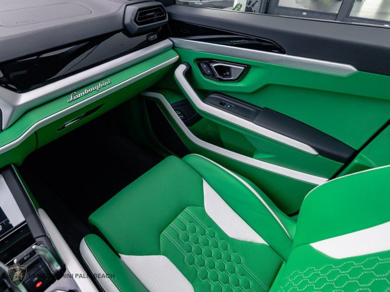 Used 2026 Lamborghini Urus SE AWD/4WD image 9