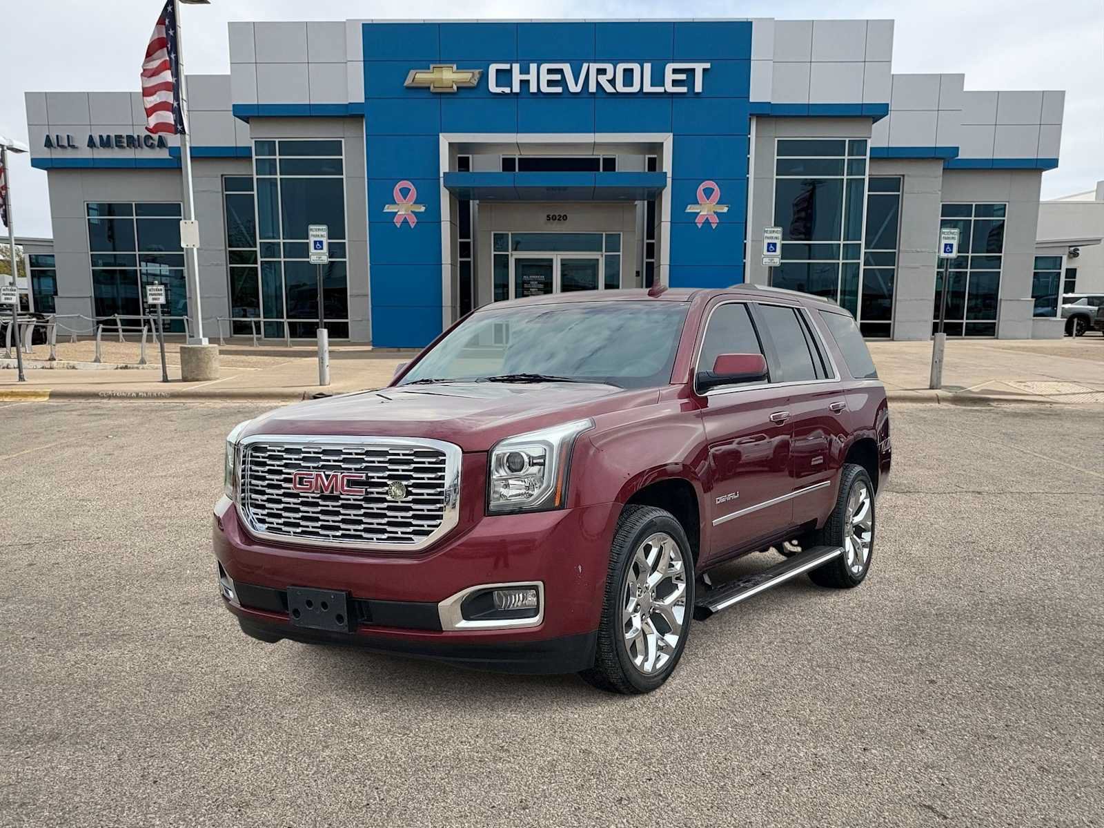 Used 2019 GMC Yukon Denali RWD image 1