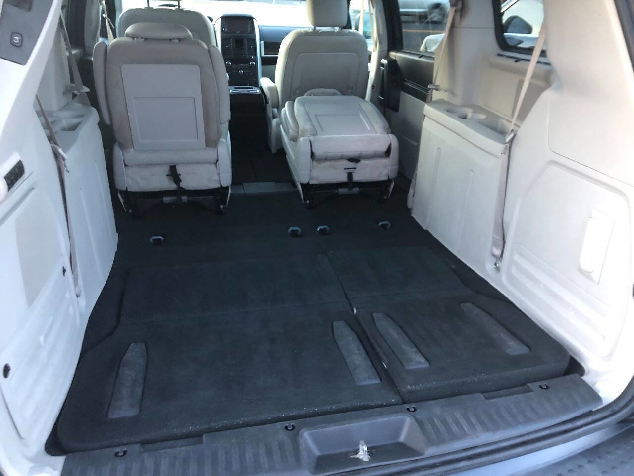 Used 2010 Dodge Grand Caravan SXT image 6