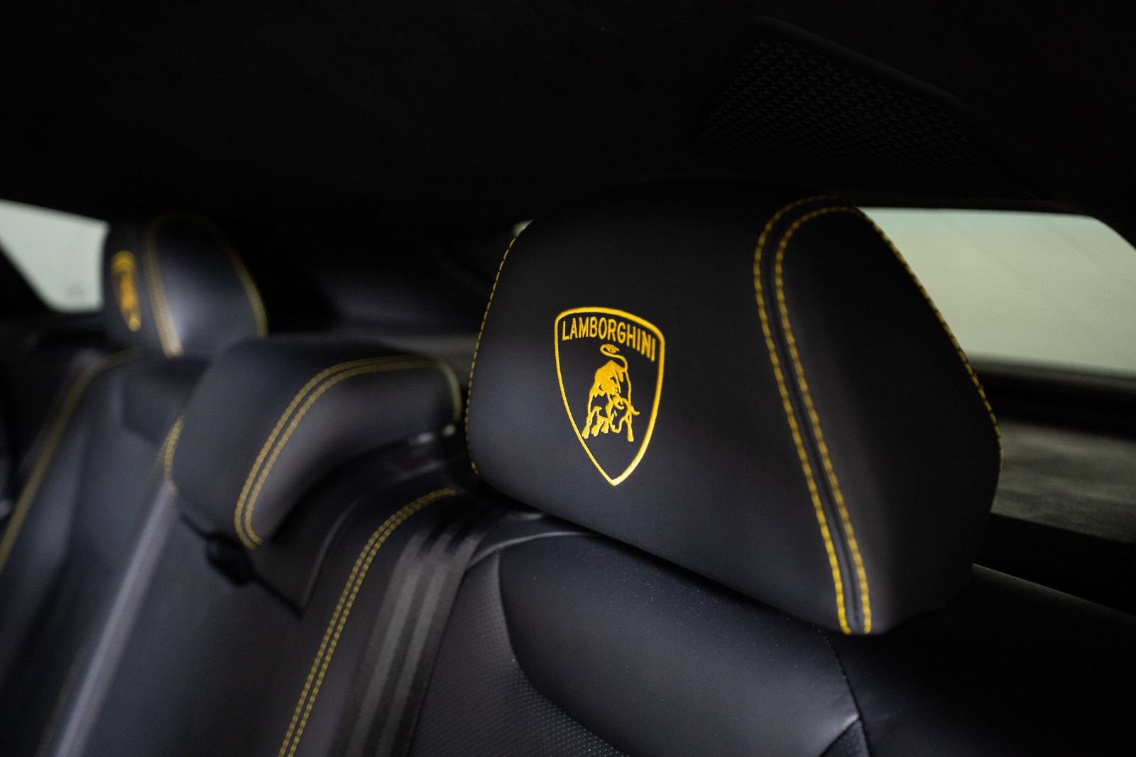 Used 2020 Lamborghini Urus AWD/4WD image 43