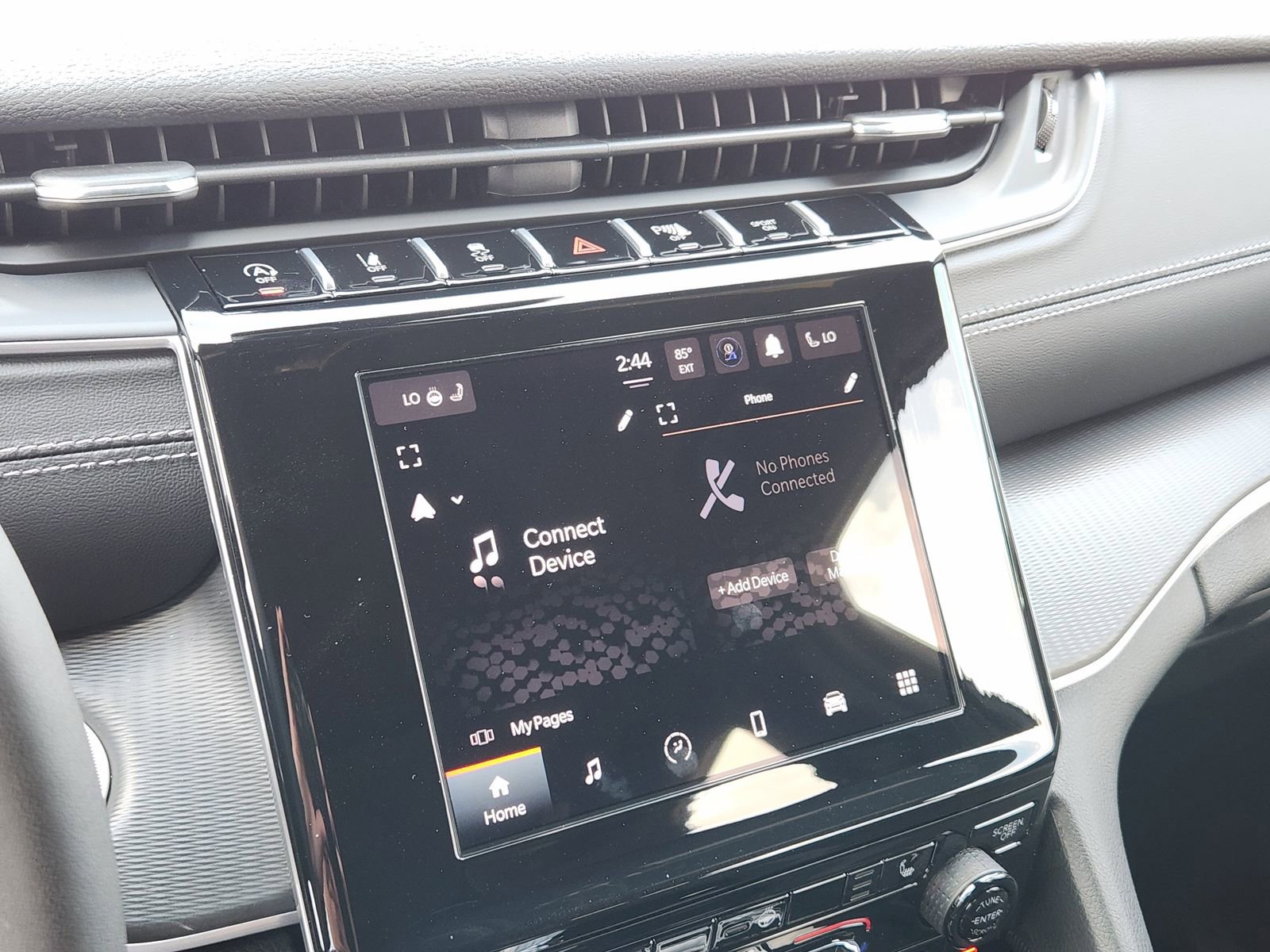 New 2025 Jeep Grand Cherokee L Laredo w/ Luxury Tech Group I RWD image 25