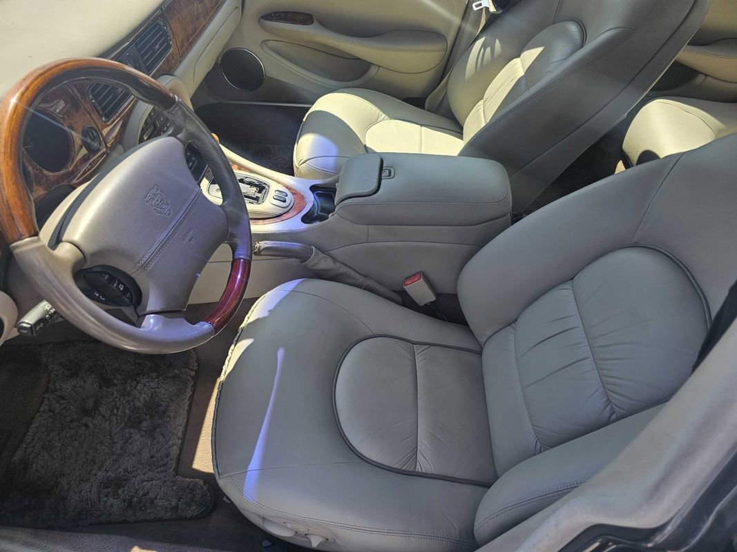 Used 2003 Jaguar XJ8 L image 18