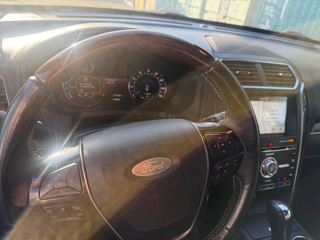 Used 2017 Ford Explorer Platinum AWD/4WD image 5