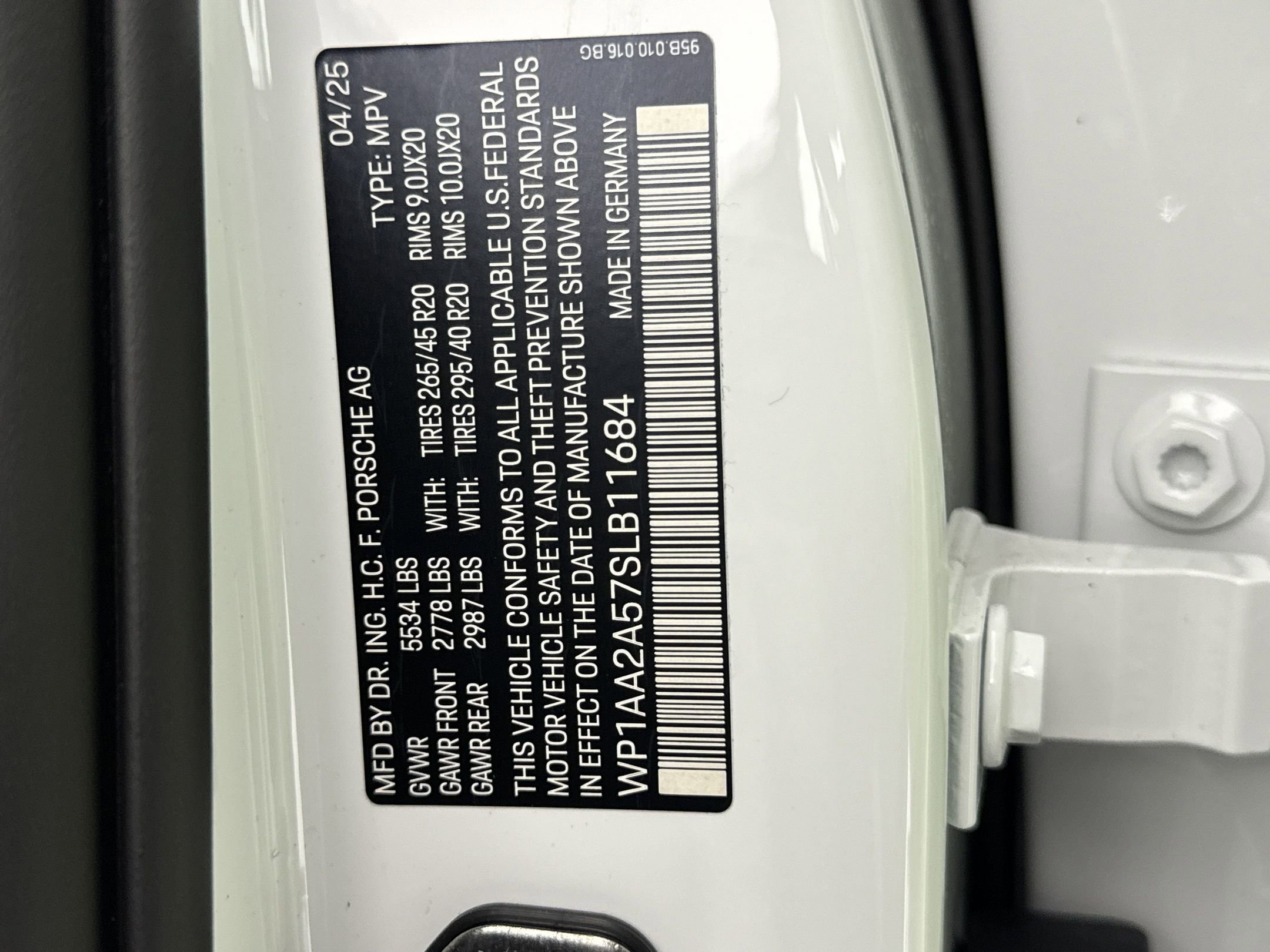 Used 2025 Porsche Macan image 21