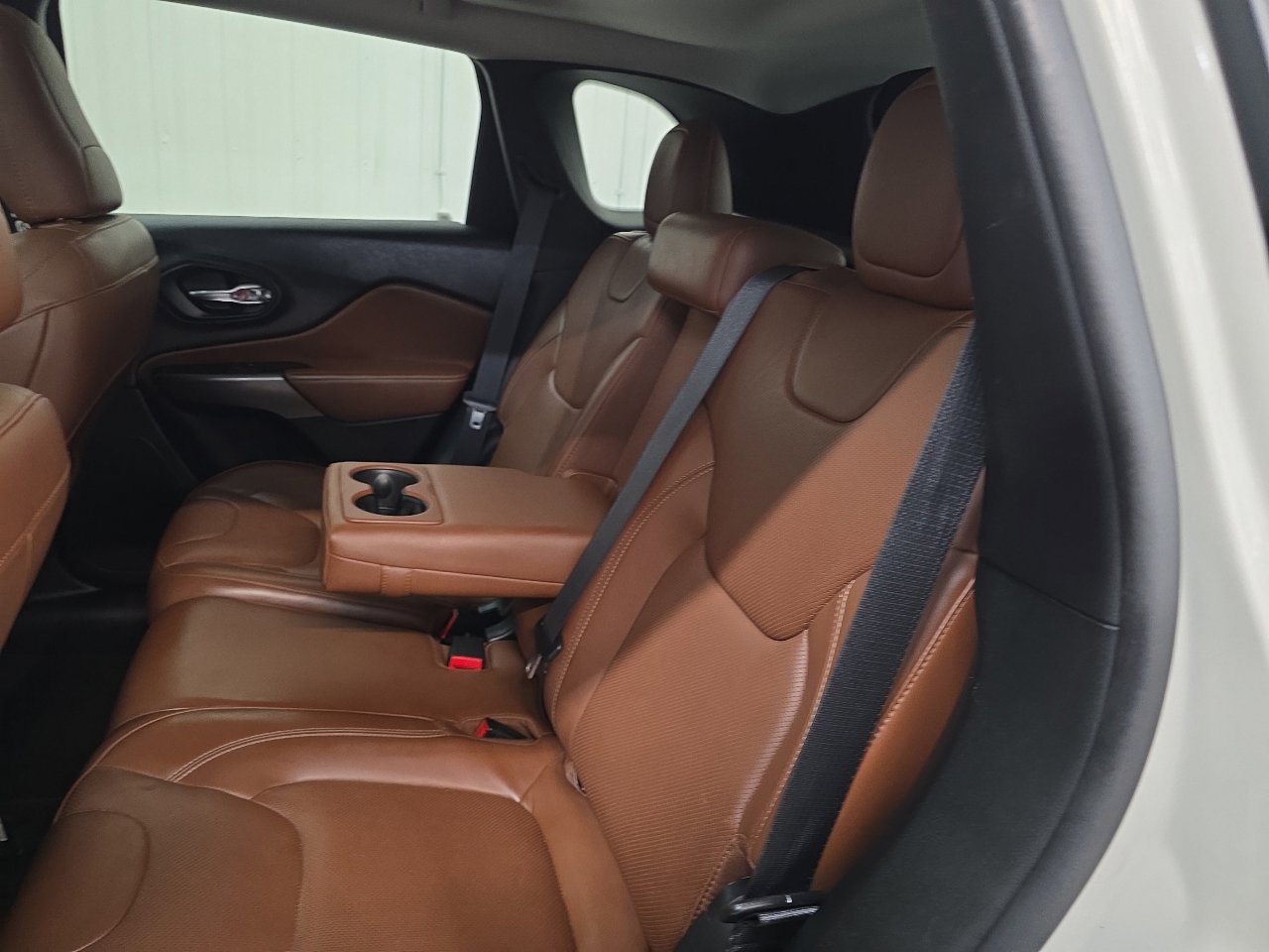 Used 2019 Jeep Cherokee Overland w/ Technology Group image 32