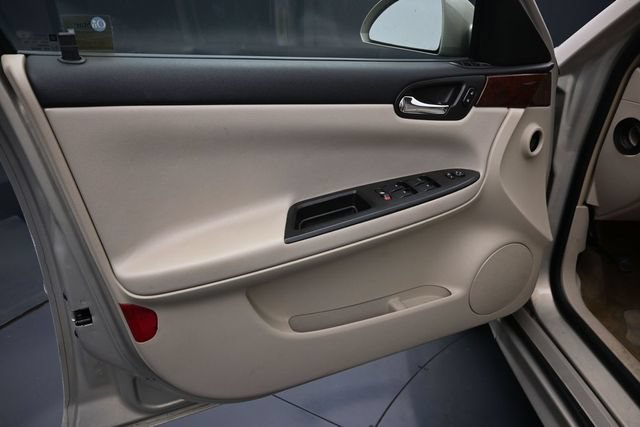 Used 2009 Chevrolet Impala LT FWD image 13