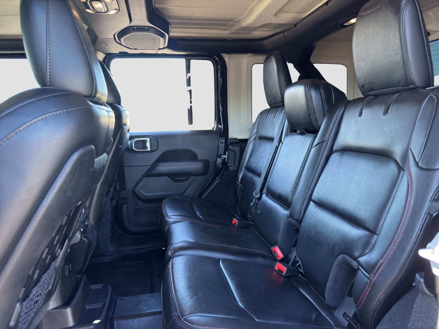 Used 2022 Jeep Wrangler Unlimited Rubicon w/ Cold Weather Group AWD/4WD image 13
