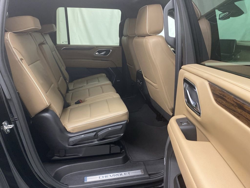 Used 2024 Chevrolet Suburban Premier image 17