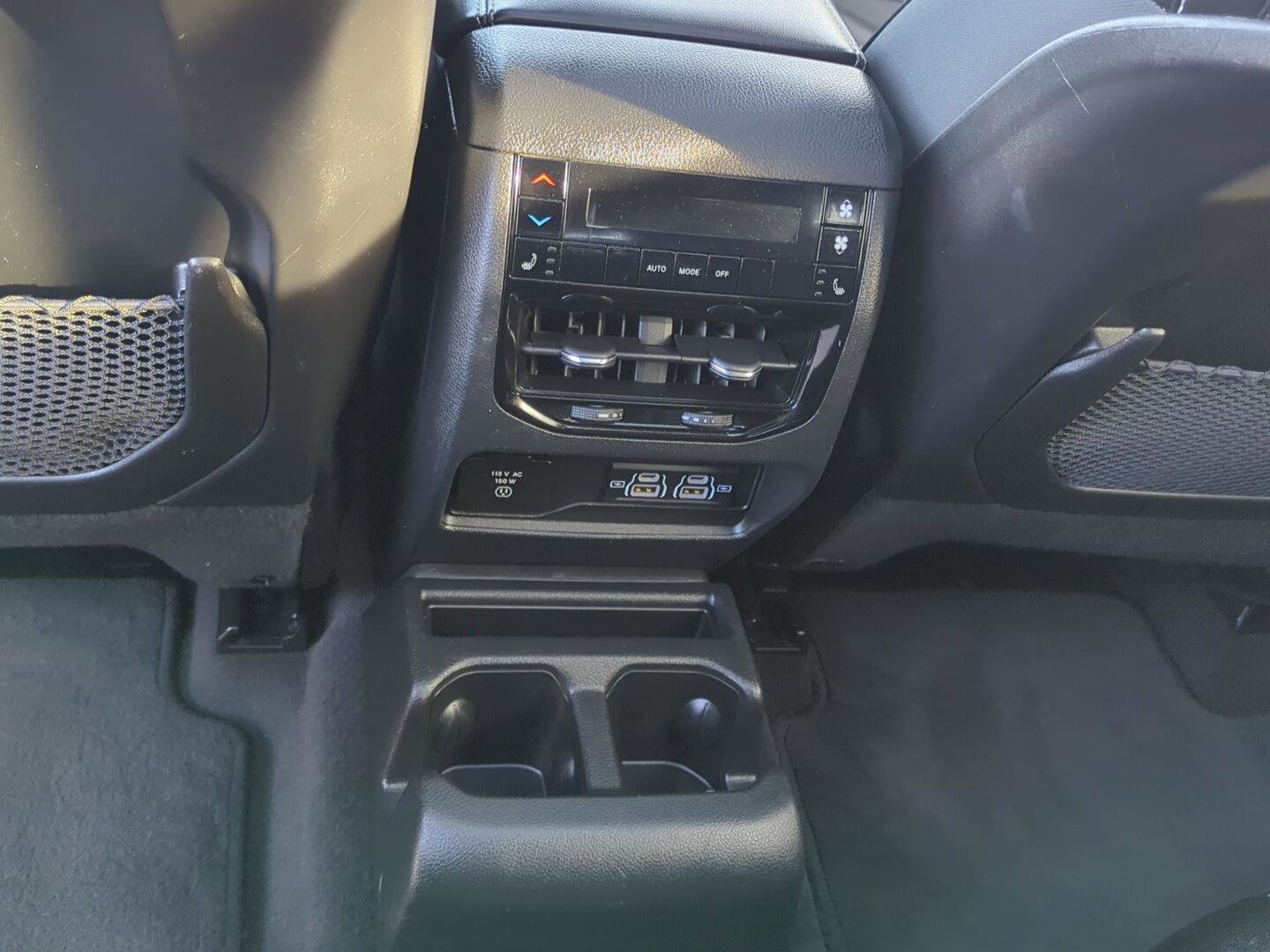 Used 2024 Jeep Grand Cherokee L Limited w/ Luxury Tech Group II image 13