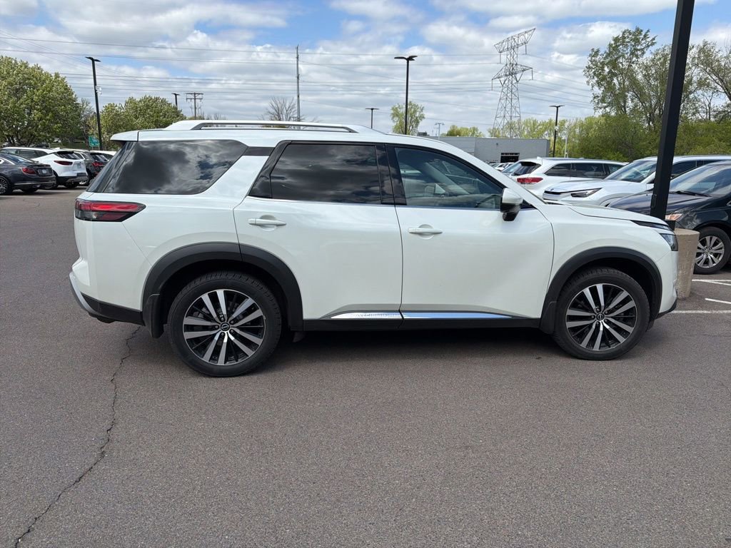 Used 2024 Nissan Pathfinder Platinum AWD/4WD image 11