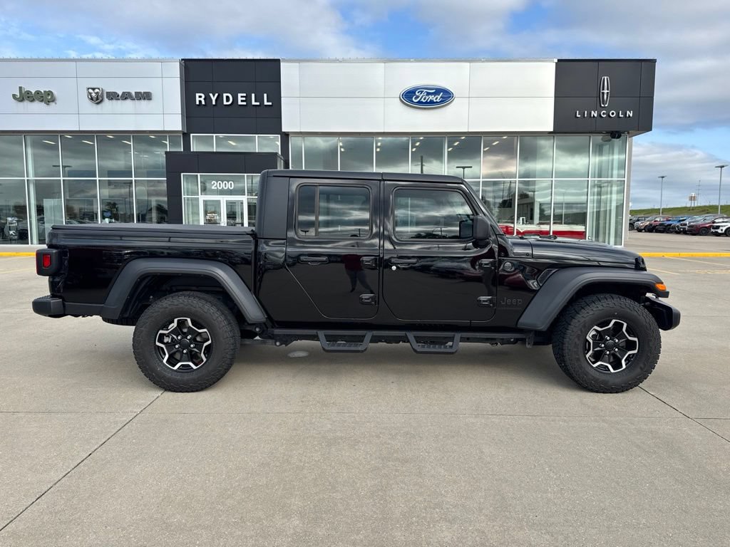 Certified 2024 Jeep Gladiator Sport AWD/4WD image 2