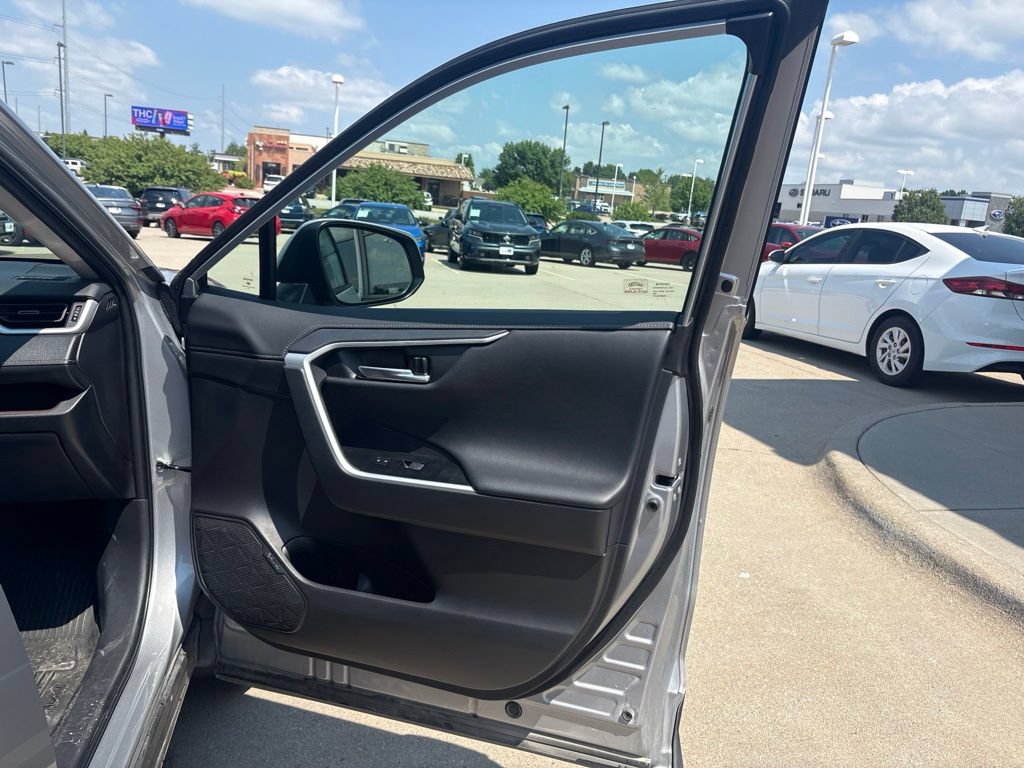 Used 2025 Toyota RAV4 Limited w/ Advanced Technology Package AWD/4WD image 27