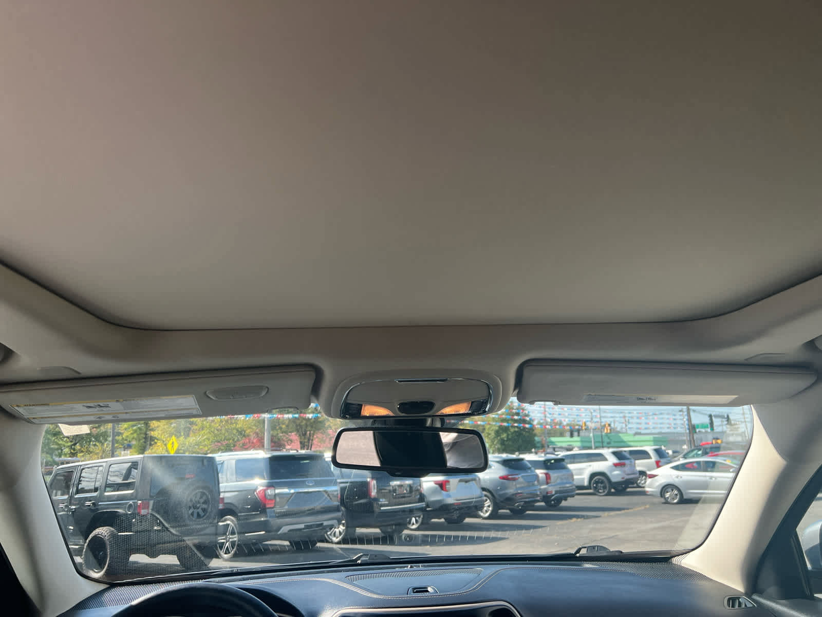 Used 2018 Jeep Cherokee Limited image 18