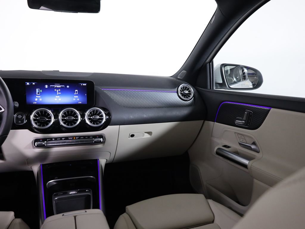 Used 2025 Mercedes-Benz GLA 250 4MATIC image 34