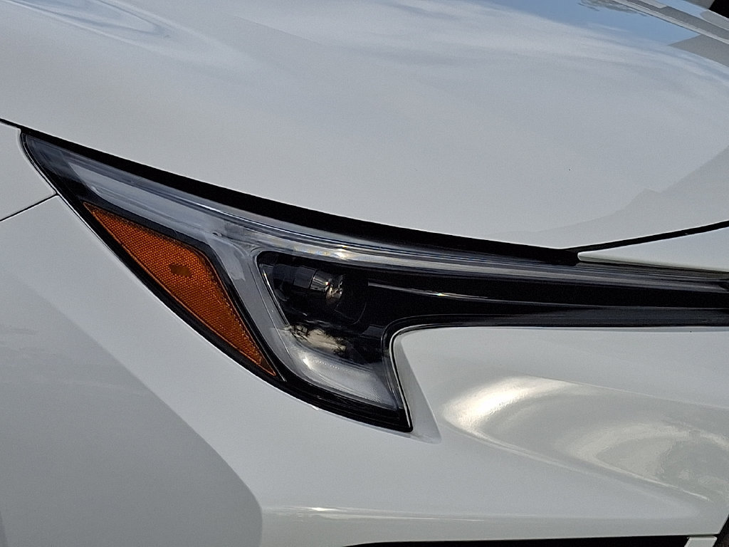 Certified 2025 Toyota Corolla SE FWD image 9