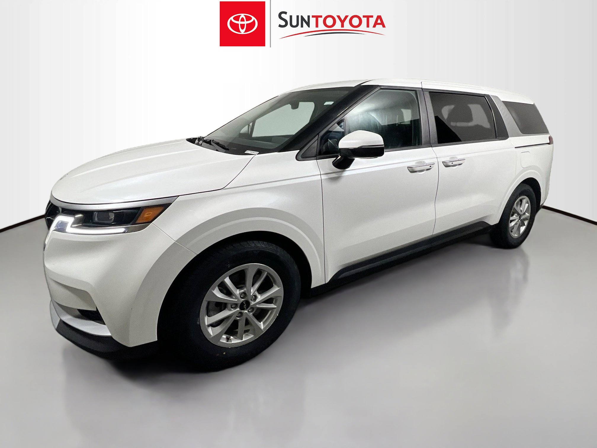 Used 2023 Kia Carnival LX image 9