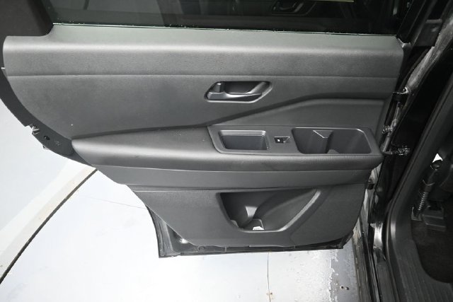 Used 2024 Nissan Pathfinder SV AWD/4WD image 25