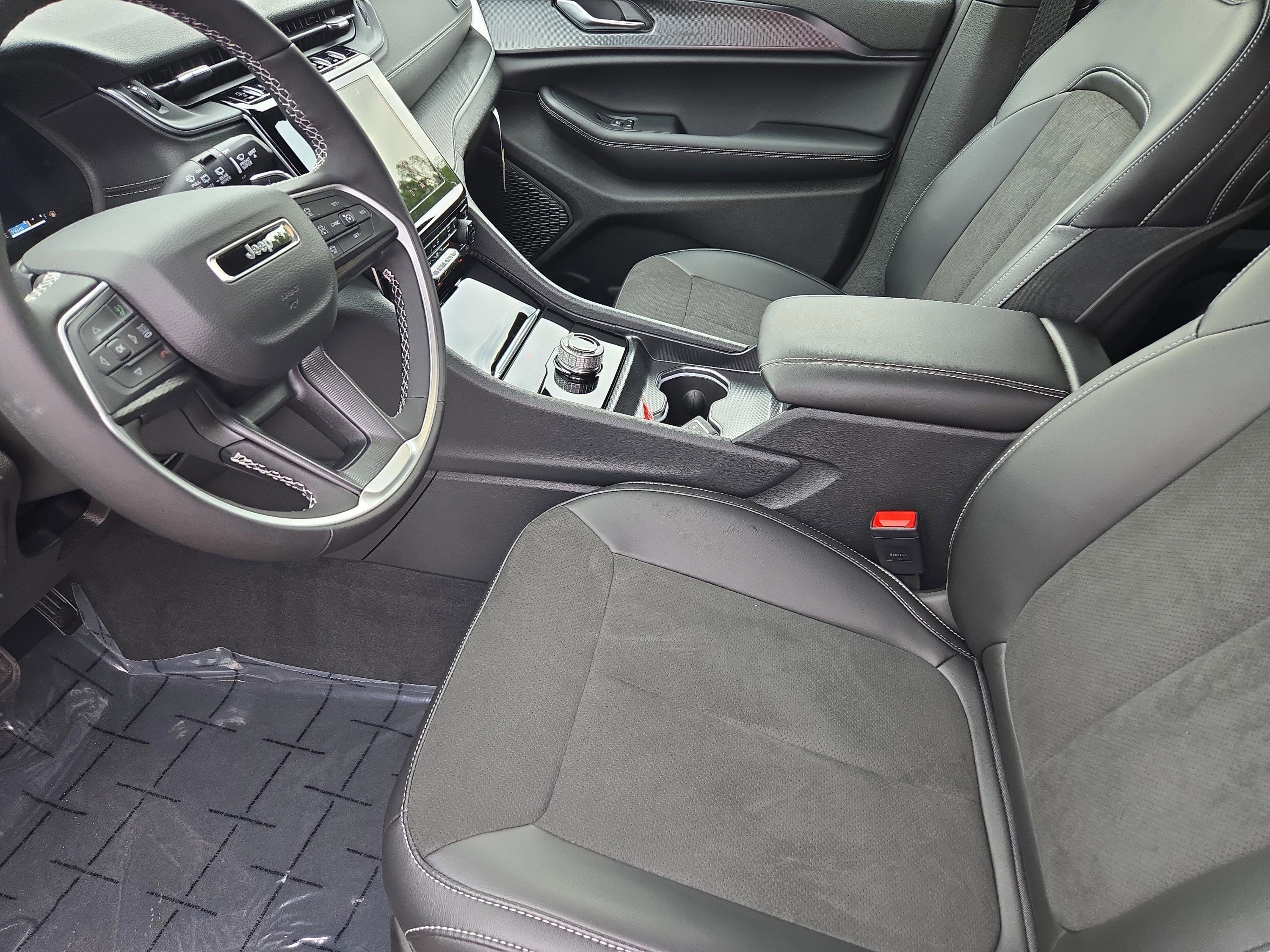 New 2025 Jeep Grand Cherokee L Altitude image 80