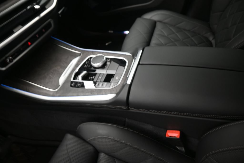 Used 2025 BMW X5 sDrive40i w/ Climate Comfort Package RWD image 9