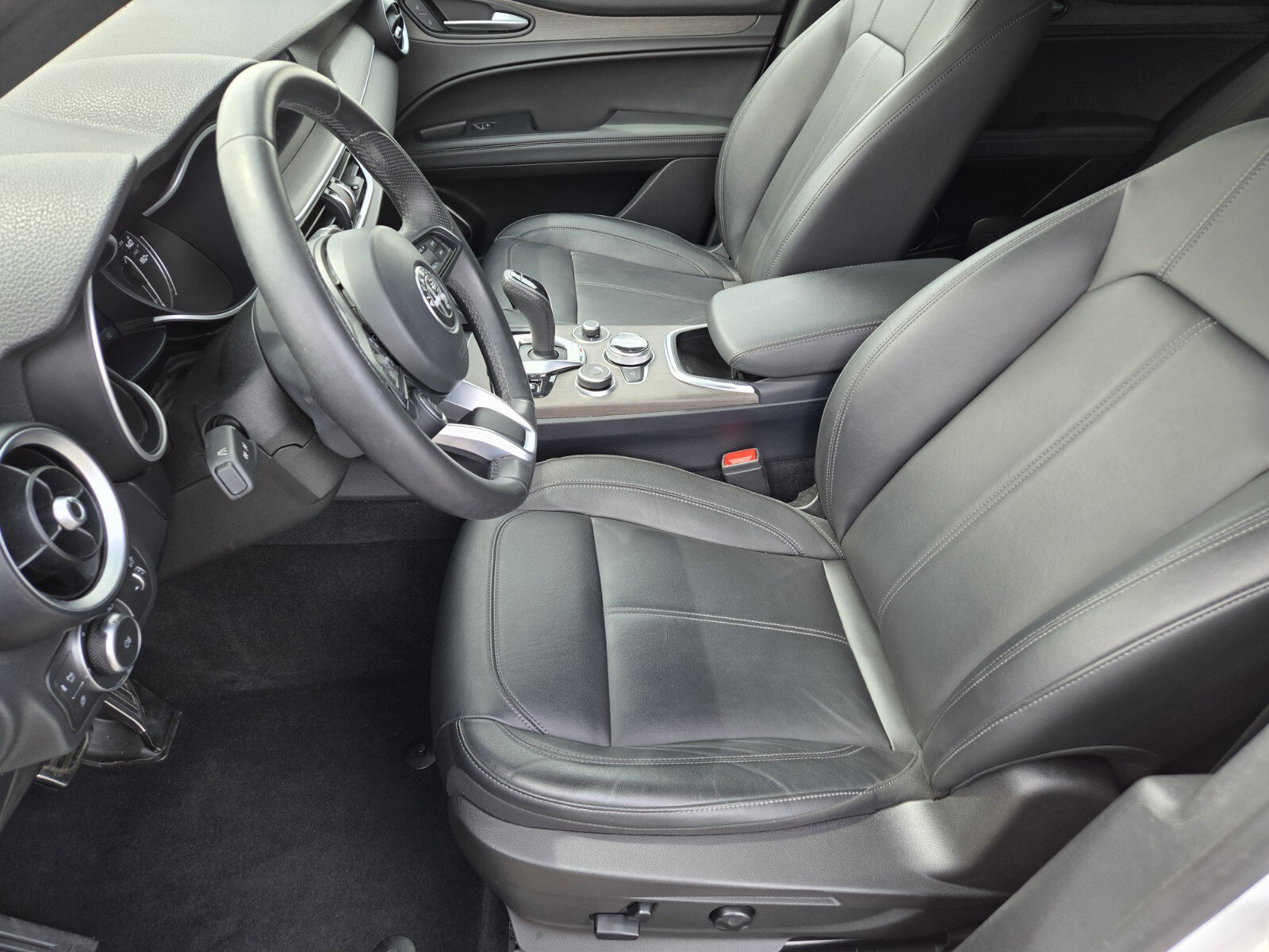 Used 2022 Alfa Romeo Stelvio Ti AWD/4WD image 10