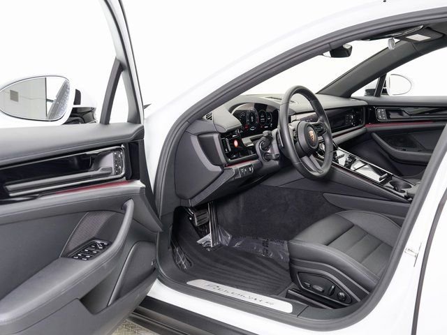 Certified 2025 Porsche Panamera 4 image 7