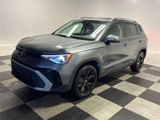 New 2026 Volkswagen Taos SE image 3