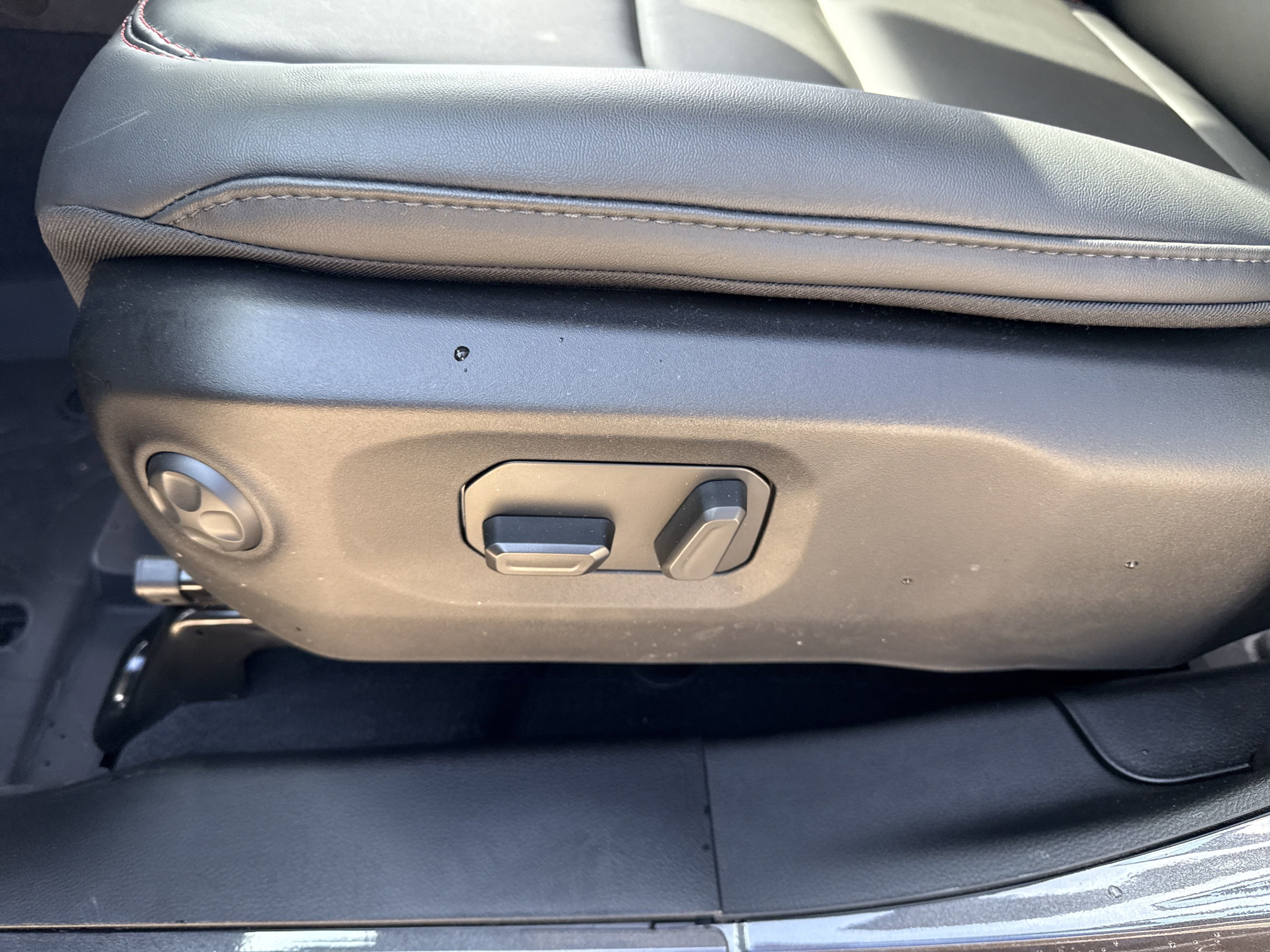 New 2025 Jeep Wrangler Unlimited Rubicon w/ Technology Group image 13