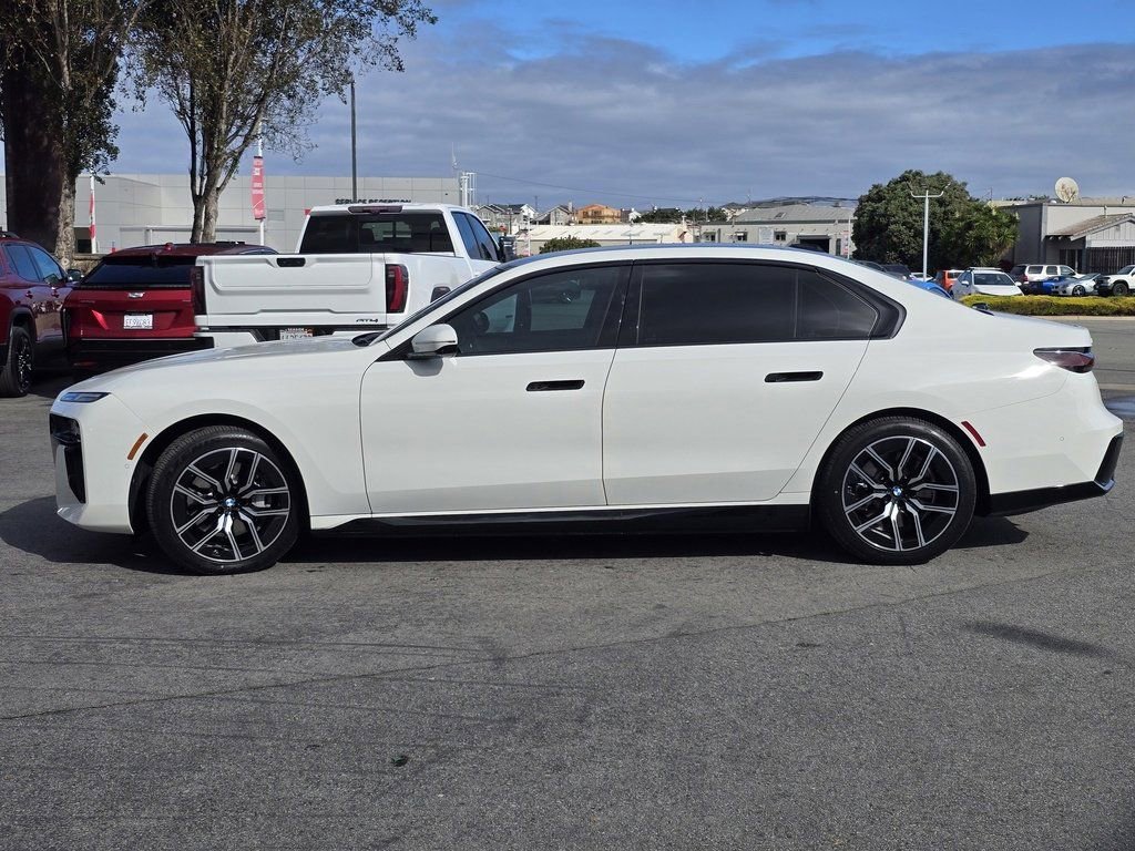 Used 2024 BMW i7 xDrive60 image 32