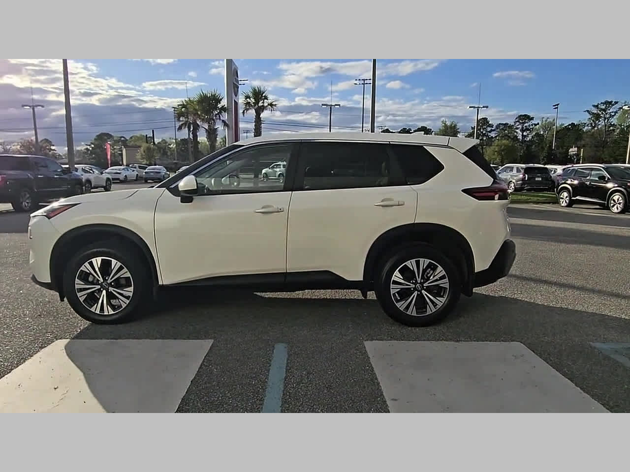 Used 2023 Nissan Rogue SV image 26